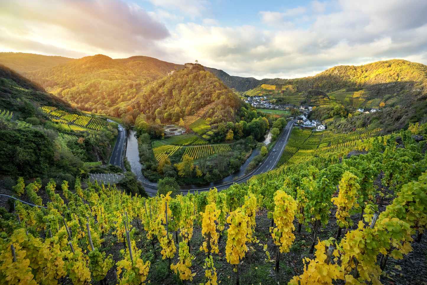 Die Saffenburg im Herbst