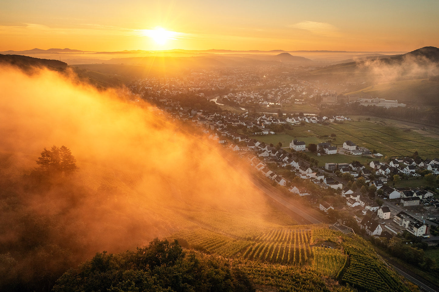 Sommernebel über Bad Neuenahr-Ahrweiler