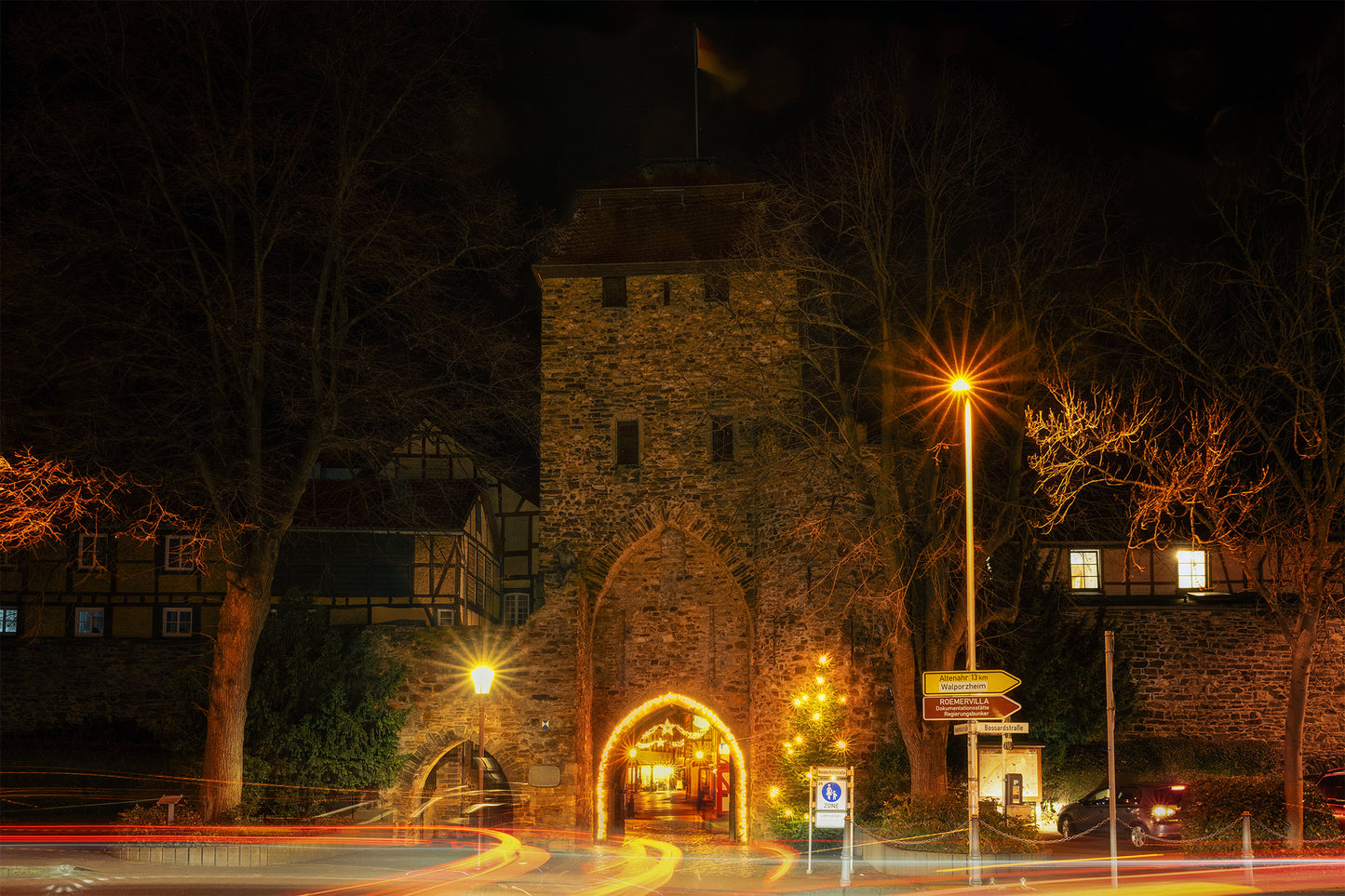 Niedertor bei Nacht
