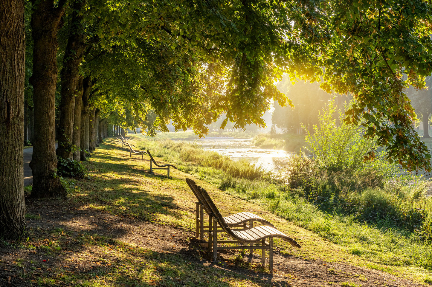 Bänke im Kaiserin-Auguste-Viktoria-Park in Bad Neuenahr