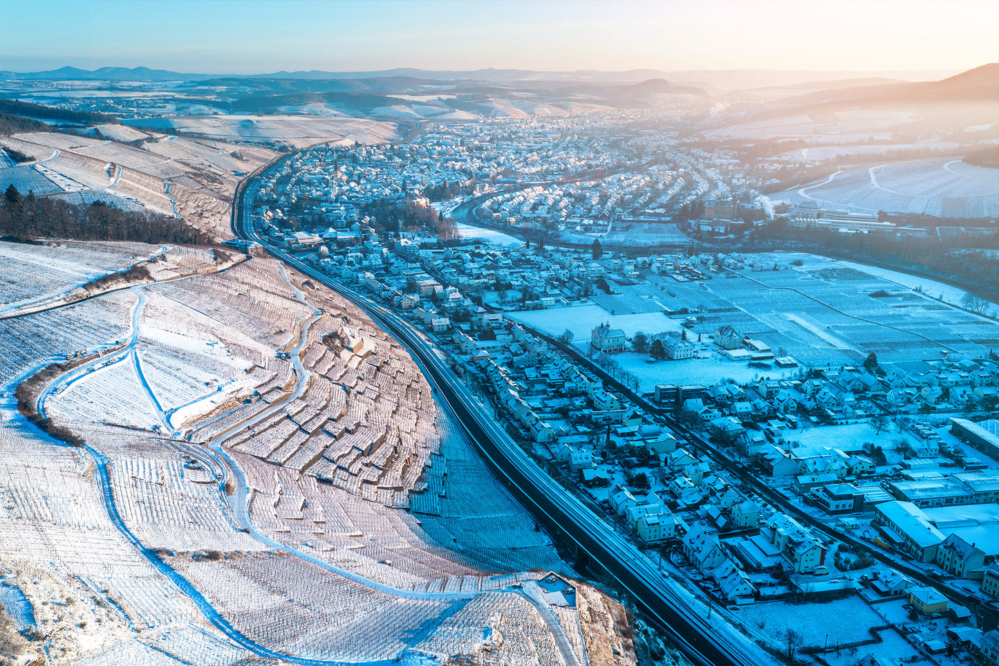 Blick auf Ahrweiler im Schnee