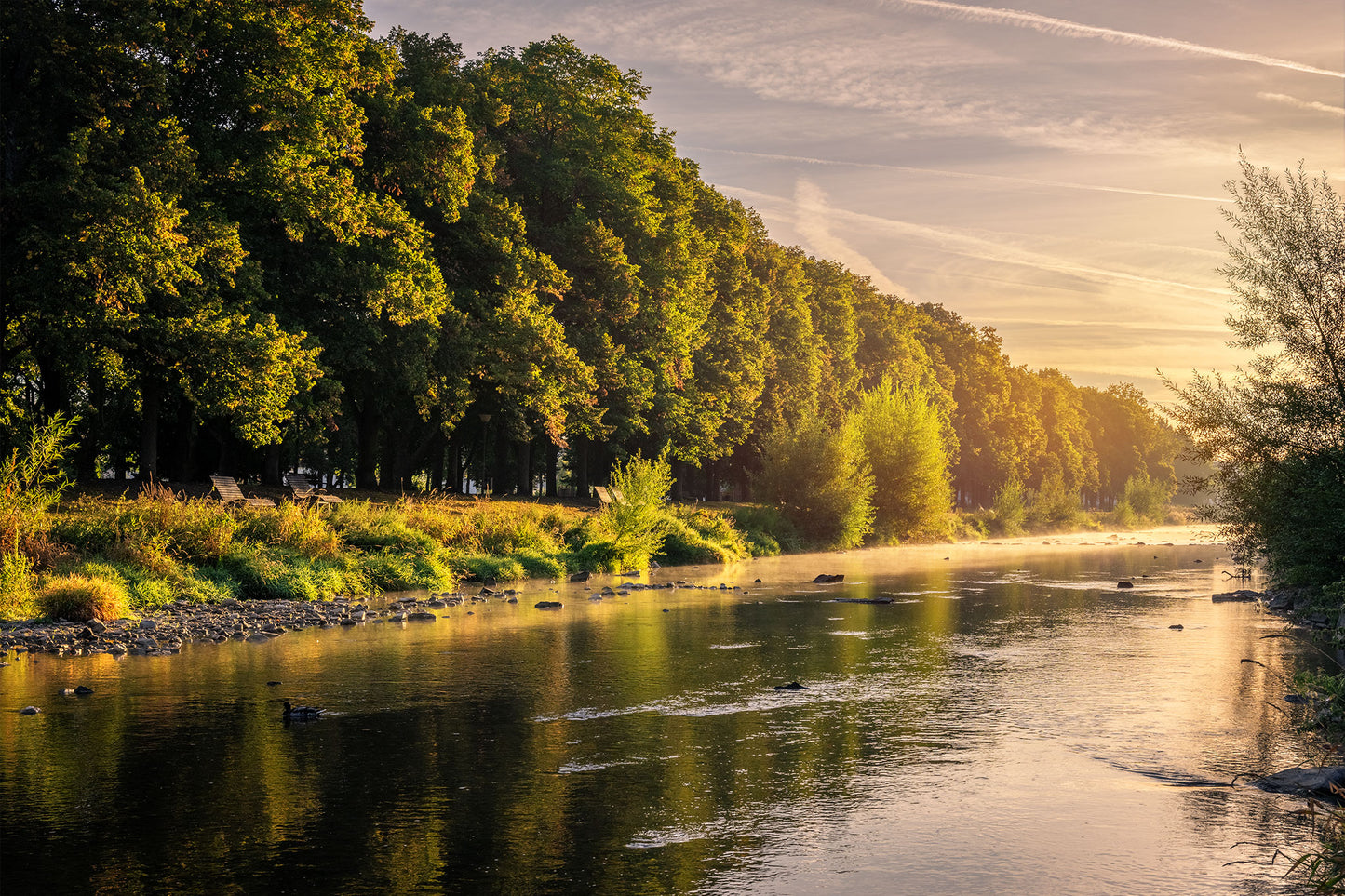 Die Ahr in Bad Neuenahr im Spätsommer