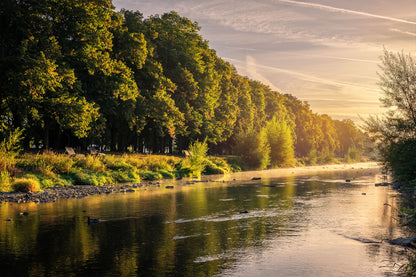 Die Ahr in Bad Neuenahr im Spätsommer