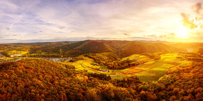 Herbstliche Weinberge über Ahrweiler