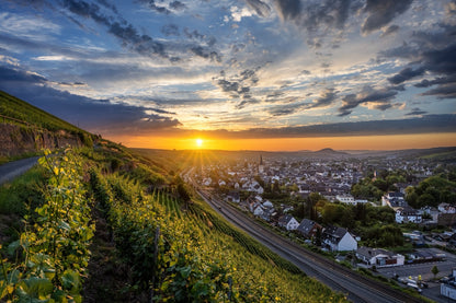 Moment zum Sonnenaufgang über Ahrweiler